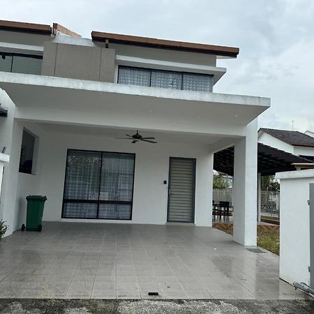 Sungai Long Guesthouse Kajang Exterior photo